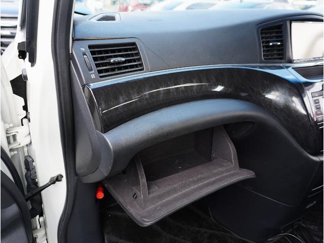 エルグランド ライダー　黒本革シート　マニュアルシート　サンルーフ／エアロ／ＲＡＹＳ２０インチアルミ／ＴＥＩＮ車高調／ニスモマフラー／黒革シート／７人乗りオットマン／ナビ・フルセグＴＶ／両側電動スライドドア／ＨＩＤヘッドライト／ＥＴＣ／スマートキー／禁煙（48枚目）