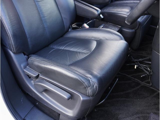 エルグランド ライダー　黒本革シート　マニュアルシート　サンルーフ／エアロ／ＲＡＹＳ２０インチアルミ／ＴＥＩＮ車高調／ニスモマフラー／黒革シート／７人乗りオットマン／ナビ・フルセグＴＶ／両側電動スライドドア／ＨＩＤヘッドライト／ＥＴＣ／スマートキー／禁煙（54枚目）