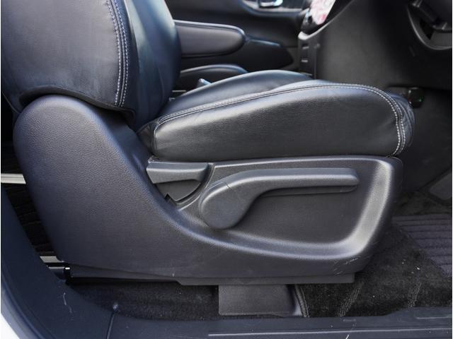 エルグランド ライダー　黒本革シート　マニュアルシート　サンルーフ／エアロ／ＲＡＹＳ２０インチアルミ／ＴＥＩＮ車高調／ニスモマフラー／黒革シート／７人乗りオットマン／ナビ・フルセグＴＶ／両側電動スライドドア／ＨＩＤヘッドライト／ＥＴＣ／スマートキー／禁煙（55枚目）