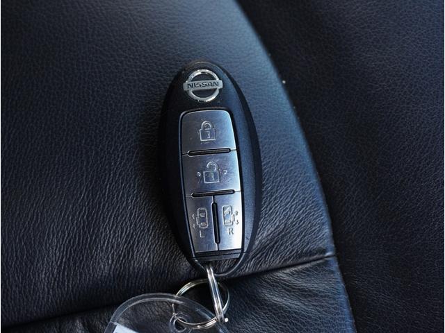 エルグランド ライダー　黒本革シート　マニュアルシート　サンルーフ／エアロ／ＲＡＹＳ２０インチアルミ／ＴＥＩＮ車高調／ニスモマフラー／黒革シート／７人乗りオットマン／ナビ・フルセグＴＶ／両側電動スライドドア／ＨＩＤヘッドライト／ＥＴＣ／スマートキー／禁煙（62枚目）