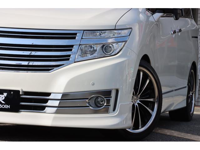 エルグランド ライダー　黒本革シート　マニュアルシート　サンルーフ／エアロ／ＲＡＹＳ２０インチアルミ／ＴＥＩＮ車高調／ニスモマフラー／黒革シート／７人乗りオットマン／ナビ・フルセグＴＶ／両側電動スライドドア／ＨＩＤヘッドライト／ＥＴＣ／スマートキー／禁煙（71枚目）