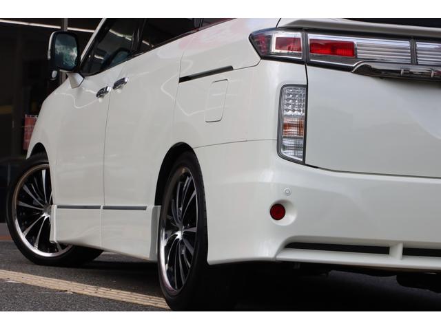 エルグランド ライダー　黒本革シート　マニュアルシート　サンルーフ／エアロ／ＲＡＹＳ２０インチアルミ／ＴＥＩＮ車高調／ニスモマフラー／黒革シート／７人乗りオットマン／ナビ・フルセグＴＶ／両側電動スライドドア／ＨＩＤヘッドライト／ＥＴＣ／スマートキー／禁煙（74枚目）