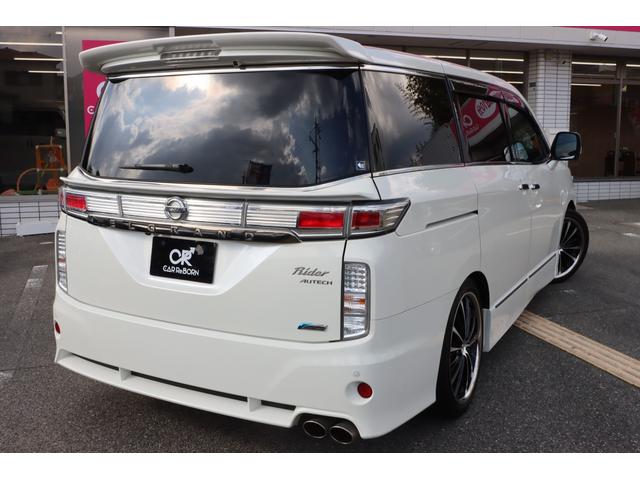 エルグランド ライダー　黒本革シート　マニュアルシート　サンルーフ／エアロ／ＲＡＹＳ２０インチアルミ／ＴＥＩＮ車高調／ニスモマフラー／黒革シート／７人乗りオットマン／ナビ・フルセグＴＶ／両側電動スライドドア／ＨＩＤヘッドライト／ＥＴＣ／スマートキー／禁煙（75枚目）