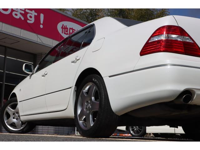 セルシオ ｅＲ仕様　後期型最終モデル／サンルーフ／純正ナビ／バックカメラ／黒革メモリー付パワーシート／ウッドコンビステアリング／クルーズコントロール／リア電動サンシェード／純正ＥＴＣ／スマートキー／純正１８インチアルミ（25枚目）