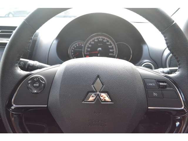 �X�e�A�����O�z�C�[���Ɂ@�I�[�f�B�I�̃R���g���[���X�C�b�`���t���Ă��܂��B