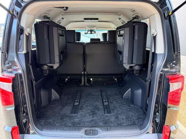 �T�[�h�V�[�g�𗼃T�C�h�֒��ˏグ��ƁA�傫�ȉו����ςݍ��߂܂��B