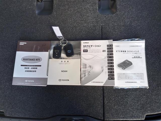 ノア ハイブリッドＳｉ　ダブルバイビーＩＩ　Ｂカメラ　横滑り防止装置　ＬＥＤ　地デジ　ミュージックプレイヤー接続可　１オーナー　オートクルーズ　ＤＶＤ再生可　メモリナビ　フルフラット　エアバッグ　ＥＴＣ　ナビ＆ＴＶ　３列シート　ＡＢＳ　キーレス（22枚目）