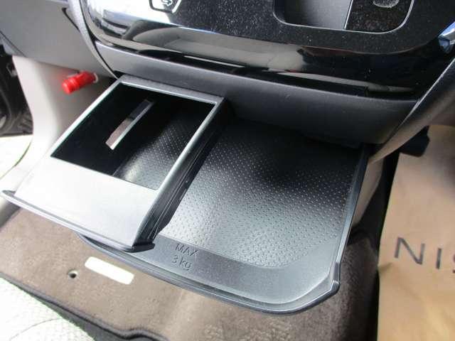 デイズ ６６０　Ｘ　アラウンドビューモニター・純正ナビゲーシ　アラウンドＭ　踏み間違え防止　スマートキー　イモビライザー　バックカメラ　レーンキープ　アイドリングストップ　キーレス　フルオートエアコン　ＷＡＢ　運転席エアバック　サイドエアバッグ　ＰＳ　ＡＢＳ（15枚目）