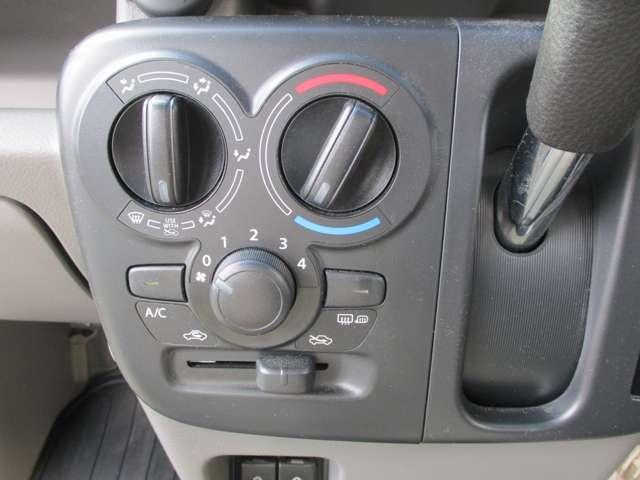 NV100クリッパーバン 660 DX GLパッケージ ハイルーフ 4WD U5J0395 エマージェンシーB パワーウィンド パートタイム4WD キーレスエントリー エアコン ダブルエアバッグ パワーステアリング レーンアシスト 運転席エアバッグ ABS アイドリンクストップ(5枚目)