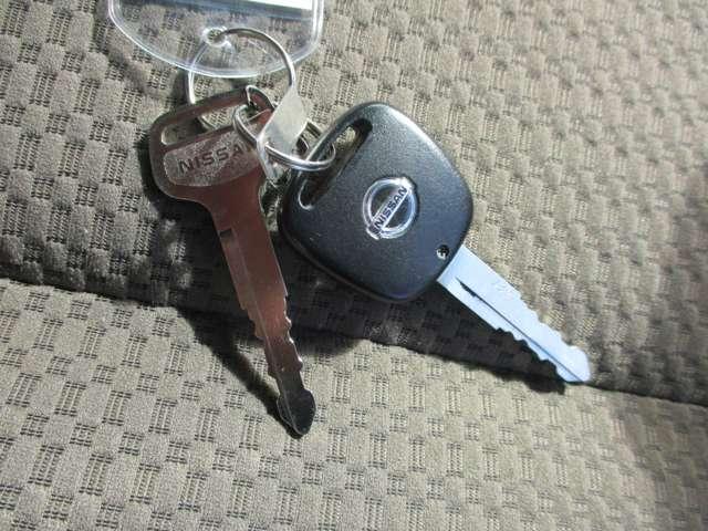 NV100クリッパーバン 660 DX GLパッケージ ハイルーフ 4WD U5J0395 エマージェンシーB パワーウィンド パートタイム4WD キーレスエントリー エアコン ダブルエアバッグ パワーステアリング レーンアシスト 運転席エアバッグ ABS アイドリンクストップ(10枚目)