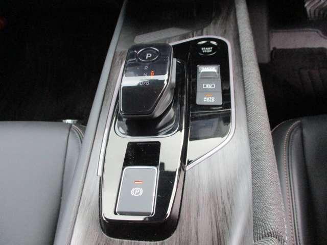 オーラ １．２　Ｇ　ＦＯＵＲ　９０周年記念車　４ＷＤ　アラウンドビューモニター・ＥＴＣ・ドライブ　ＬＫＡ　アラウンドビューモニター（20枚目）