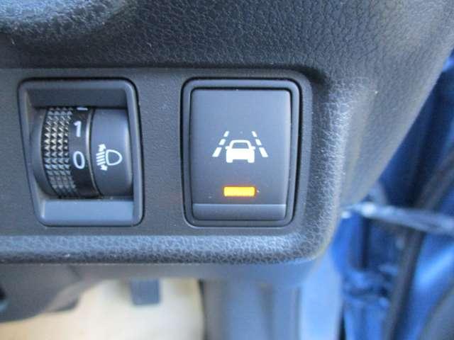 ノート 1.2 X Vセレクション プラスセーフティ アラウンドビューモニター・純正ナビゲーシ 車線逸脱警告 運転席助手席エアバック バックモニター AAC キーレスエントリー スマートキー 盗難防止システム アイドリングストップ ABS パワステ メモリナビ エアバッグ ナビ&TV アラビュー(15枚目)