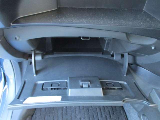 ノート 1.2 X Vセレクション プラスセーフティ アラウンドビューモニター・純正ナビゲーシ 車線逸脱警告 運転席助手席エアバック バックモニター AAC キーレスエントリー スマートキー 盗難防止システム アイドリングストップ ABS パワステ メモリナビ エアバッグ ナビ&TV アラビュー(19枚目)