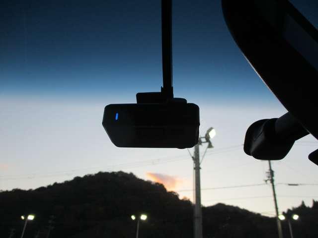 エルグランド ２．５　ライダー　４ＷＤ　アラウンドビューモニター・ＥＴＣ・ドライブ　バックカメラ　オートエアコン　カーテンエアバック　スマートキー　両側電動スライドドア　ＥＴＣ　４ＷＤ　ナビ（12枚目）