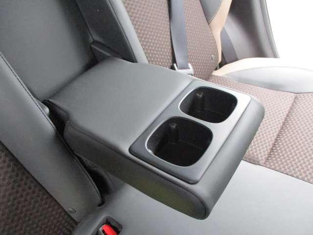 ��Ȓ����ɂQ�l���̃J�b�v�z���_�[���������܂��B