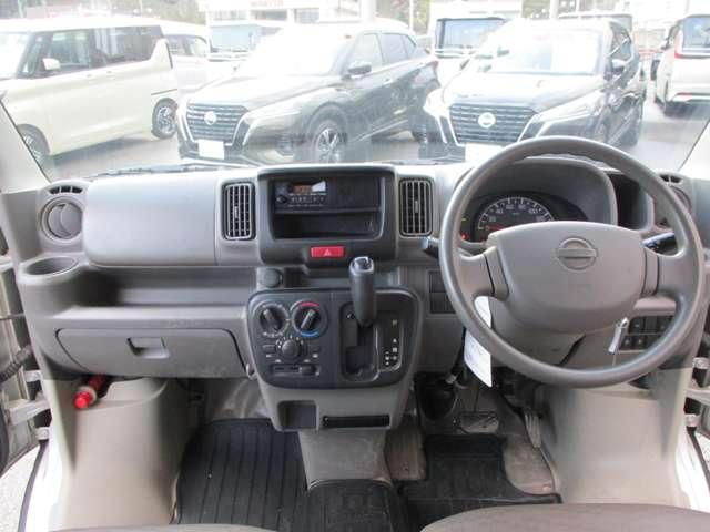 NV100クリッパーバン 660 DX エマージェンシーブレーキ パッケージ ハイルーフ 5AGS車 4WD ドライブレコーダー・4WD・U5K0405 切替式4WD エマジェンシーブレーキ 助手席エアバック 運転席エアバック リモコンキー マニュアルエアコン ドラレコ パワステ ABS 寒冷地仕様車(3枚目)