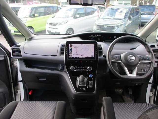 セレナ １．２　ｅ－ＰＯＷＥＲ　ハイウェイスター　Ｖ　アラウンドビューモニター・ドライブレコー　３６０°カメラ　エマジェンシーブレーキ　スマキー　バックカメラ　ＬＥＤ　レーンアシスト　ＥＴＣ　ドラレコ　イモビ　サイドカーテンエアバック　フルオートエアコン　アルミホイール　エアバック　メモリーナビ（3枚目）