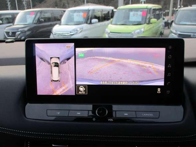 �A���E���h�r���[���j�^�[���������Ă���܂��B�����̂悤�Ɏԑ̂�^�ォ�����悤�ȉf���Ȃ̂ŁA�Ԍɓ���̋��Ȃ��q�l���������S�z����܂���B