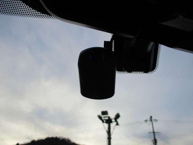 �h���C�u���R�[�_�[�t���Ă���̂ŁA������̎��͏؋����o�b�`�����߂��Ă��邩���B