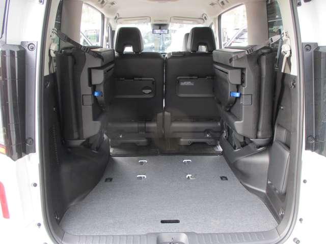 セレナ ２．０　ハイウェイスターＶ　アラウンドビューモニター・ドライブレコー　Ｗ電動スライド　レーダークルコン　レーンアシスト　ＬＥＤランプ　盗難防止システム　ＥＴＣ装備　カーテンエアバッグ　アルミホイール　キーフリー　メモリ－ナビ　ナビＴＶ　エアコン　ドラレコ　ワンセグＴＶ（41枚目）