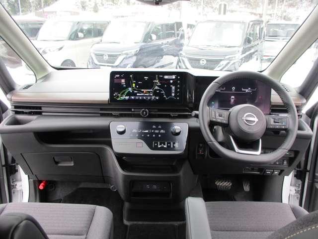 セレナ ２．０　ハイウェイスターＶ　アラウンドビューモニター・ドライブレコー　地上デジタル　ＬＫＡ　追従クルーズ　アイドリングＳ　スマートキー＆プッシュスタート　両側自動ドア　３列シート　Ｂカメラ　ＥＴＣ装備　ドラレコ　エアコン　ＡＢＳ（3枚目）