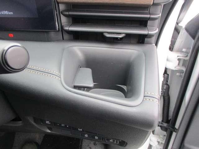 セレナ ２．０　ハイウェイスターＶ　アラウンドビューモニター・ドライブレコー　地上デジタル　ＬＫＡ　追従クルーズ　アイドリングＳ　スマートキー＆プッシュスタート　両側自動ドア　３列シート　Ｂカメラ　ＥＴＣ装備　ドラレコ　エアコン　ＡＢＳ（29枚目）