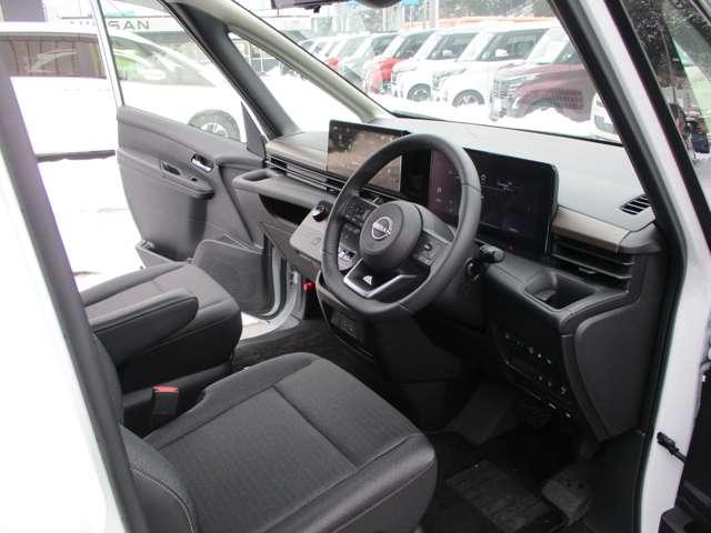 セレナ ２．０　ハイウェイスターＶ　アラウンドビューモニター・ドライブレコー　地上デジタル　ＬＫＡ　追従クルーズ　アイドリングＳ　スマートキー＆プッシュスタート　両側自動ドア　３列シート　Ｂカメラ　ＥＴＣ装備　ドラレコ　エアコン　ＡＢＳ（35枚目）