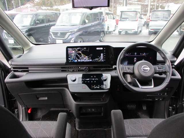 セレナ ２．０　ＸＶ　アラウンドビューモニター・ドライブレコー　両側オートスライドドア　ドライブレコーダー　ＬＥＤヘッドランプ　インテリジェントキー　ＡＢＳ　アダクティブクルーズコントロール　レーンキープアシスト　ＥＴＣ（3枚目）