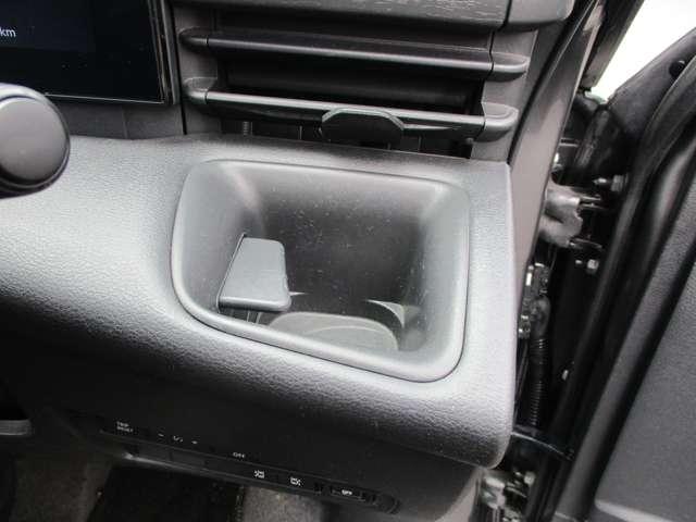 セレナ ２．０　ＸＶ　アラウンドビューモニター・ドライブレコー　両側オートスライドドア　ドライブレコーダー　ＬＥＤヘッドランプ　インテリジェントキー　ＡＢＳ　アダクティブクルーズコントロール　レーンキープアシスト　ＥＴＣ（33枚目）