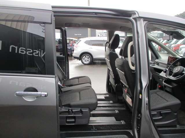 セレナ ２．０　ＸＶ　アラウンドビューモニター・ドライブレコー　両側オートスライドドア　ドライブレコーダー　ＬＥＤヘッドランプ　インテリジェントキー　ＡＢＳ　アダクティブクルーズコントロール　レーンキープアシスト　ＥＴＣ（36枚目）