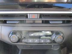 設定温度をキープして、自動で風量調節をしてくれるオートエアコンです。 6