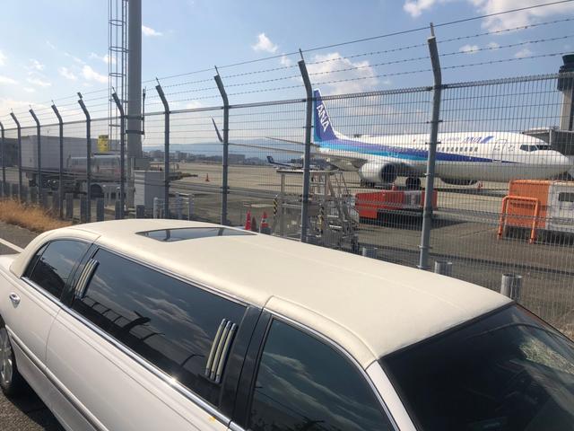 リンカーンリムジン リンカーン ベースグレード 新車並行車両 クリスタルコーチ社製リムジン リア対面ブラックレザーシート リアルームイルミネーション 電動パーテーション リアモニターの中古車詳細 中古車検索ならkurutown クルタウン リンカーンリムジン リンカーン ベースグレード 新車並行車両 クリスタルコーチ社製リムジン リア対面ブラックレザーシート リアルームイルミネーション 電動パーテーション リアモニターの中古車詳細 中古車検索ならkurutown クルタウン