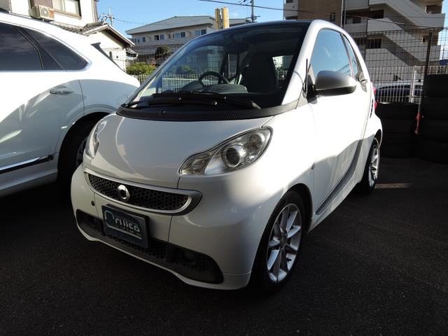 スマートフォーツークーペ ｍｈｄパッション　４５１後期・最終モデル　ホワイト／シルバー　アイドリングストップ　キーレスキー２本　パノラミックルーフ　純正オーディオ　１５インチアルミホイール　フォグランプ（2枚目）