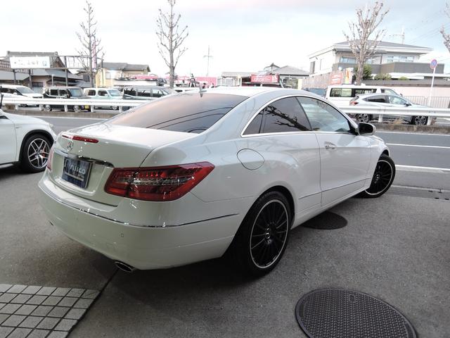 Ｅクラス Ｅ３５０　クーペ　レッドレザーインテリア・シートヒーター　ハーマンカードン　グリル　ヘッドライトスモークペイント　１８インチアルミホイール　前後ドラレコ　純正ナビ・地デジ（ＴＶキャンセラー）・バックカメラ（4枚目）