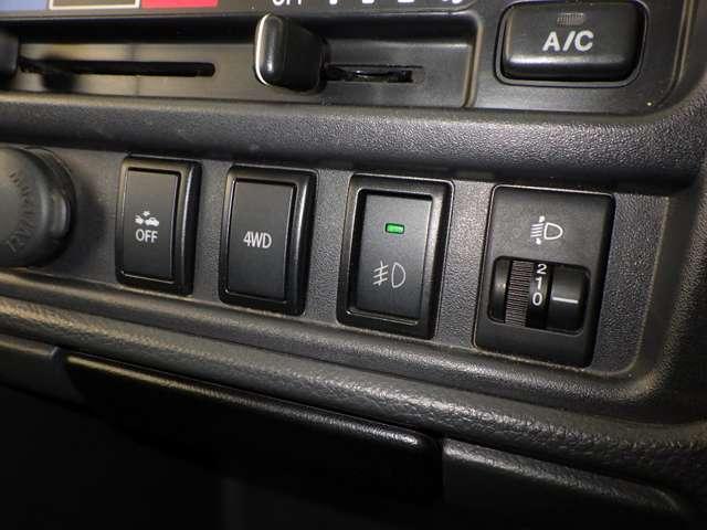 スーパーキャリイ X CDプレーヤー 衝突被害軽減ブレーキ 4WD パワーウィンドウ キーレスエントリー エアコン フォグランプ リヤゲートチェーン 運転席助手席エアバック ABS(5枚目)