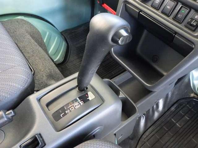 スーパーキャリイ X CDプレーヤー 衝突被害軽減ブレーキ 4WD パワーウィンドウ キーレスエントリー エアコン フォグランプ リヤゲートチェーン 運転席助手席エアバック ABS(7枚目)