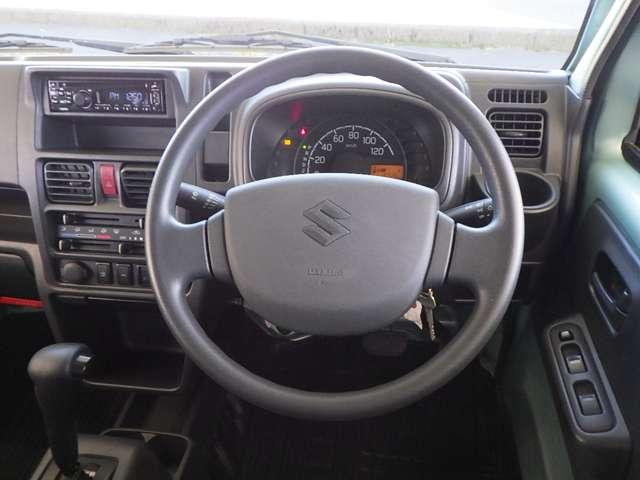 スーパーキャリイ X CDプレーヤー 衝突被害軽減ブレーキ 4WD パワーウィンドウ キーレスエントリー エアコン フォグランプ リヤゲートチェーン 運転席助手席エアバック ABS(8枚目)