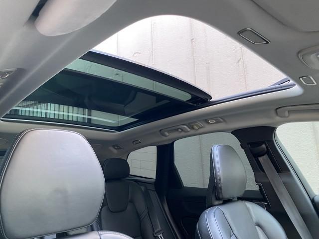 XC60 リチャージ PHV T8 AWD インスクリプション Bowers&Wilkinsプレミアムサウンド・パノラマガラスサンルーフ・エアサス・純正Rデザイン21インチアルミホイール(17枚目)