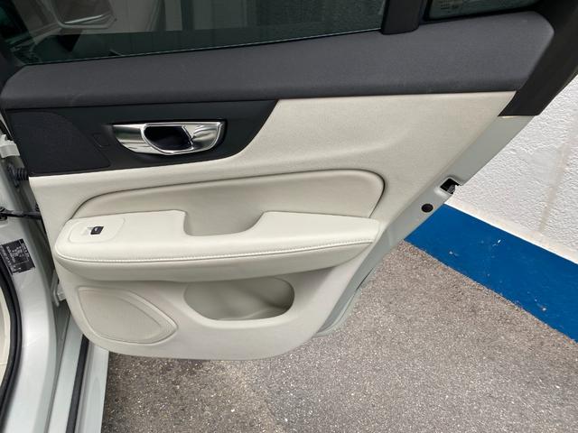 V60 T5 インスクリプション スタイリングPKG パノラマガラスサンルーフ(22枚目)