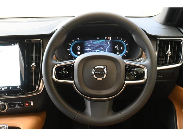 Ｖ９０ アルティメット　Ｂ５　登録済未使用車　パノラマサンルーフ　Ｇｏｏｇｌｅ搭載　茶革シート　シートヒーター　シートベンチレーション　令和１０年１２月保証（12枚目）