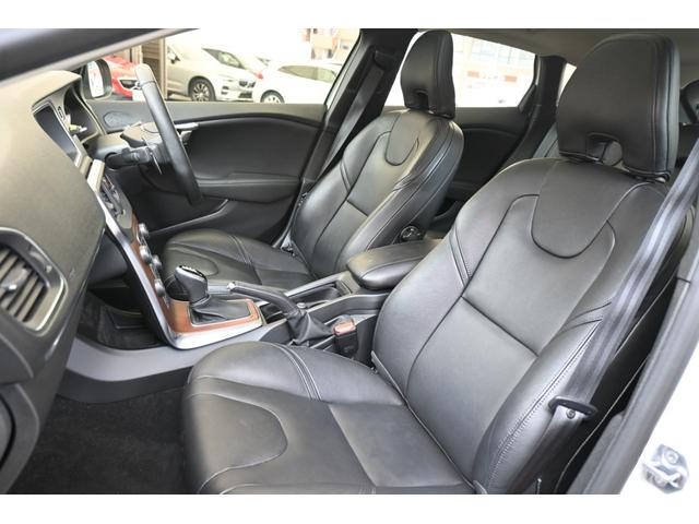 Ｖ４０ Ｔ３　クラシックエディション　弊社下取車　黒革シート　パノラマルーフ　シートヒーター　ハーマンカードン　１年保証（3枚目）