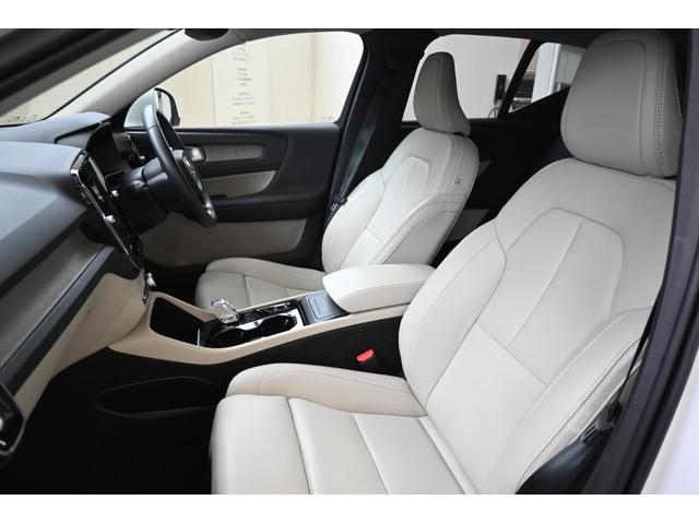 ＸＣ４０ Ｂ４　ＡＷＤ　インスクリプション　認定中古車　ワンオーナー　白革シート　３６０°ビューカメラ　シートヒーター　ステアリングヒーター　令和８年９月新車保証（3枚目）