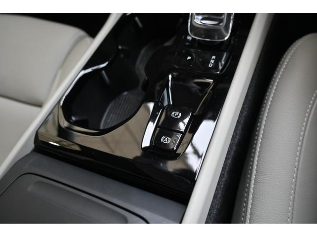 ＸＣ４０ Ｂ４　ＡＷＤ　インスクリプション　認定中古車　ワンオーナー　白革シート　３６０°ビューカメラ　シートヒーター　ステアリングヒーター　令和８年９月新車保証（27枚目）