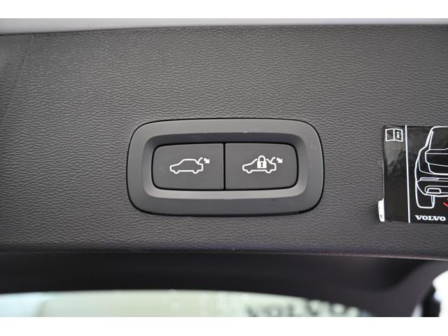 ＸＣ４０ Ｂ４　ＡＷＤ　インスクリプション　認定中古車　ワンオーナー　白革シート　３６０°ビューカメラ　シートヒーター　ステアリングヒーター　令和８年９月新車保証（32枚目）