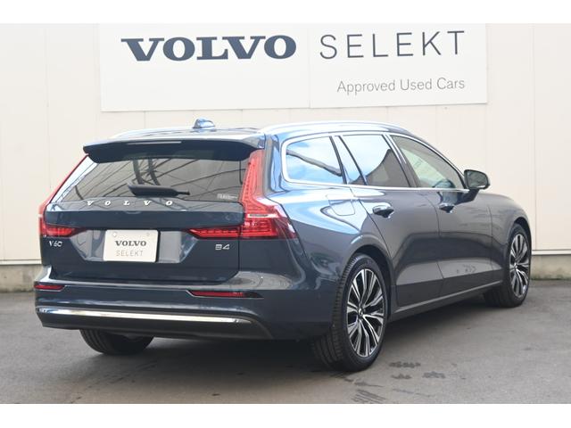 Ｖ６０ ウルトラ　Ｂ４　認定中古車　ワンオーナー　Ｇｏｏｇｌｅ搭載　白革シート　ハーマンカードン　シートヒーター　ステアリングヒーター　シートベンチレーション　令和１２年２月新車保証（9枚目）