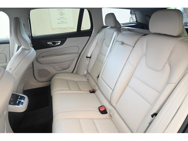 Ｖ６０ ウルトラ　Ｂ４　認定中古車　ワンオーナー　Ｇｏｏｇｌｅ搭載　白革シート　ハーマンカードン　シートヒーター　ステアリングヒーター　シートベンチレーション　令和１２年２月新車保証（13枚目）