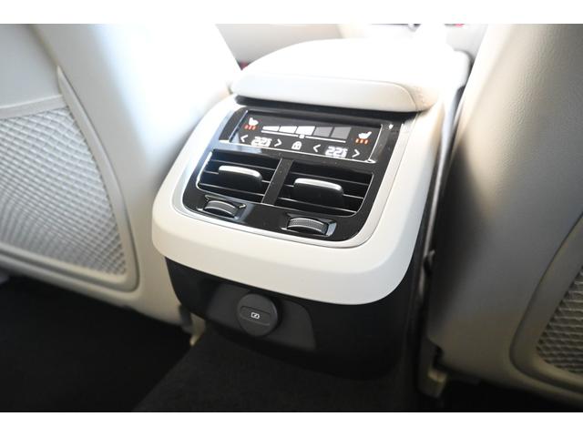 Ｖ６０ ウルトラ　Ｂ４　認定中古車　ワンオーナー　Ｇｏｏｇｌｅ搭載　白革シート　ハーマンカードン　シートヒーター　ステアリングヒーター　シートベンチレーション　令和１２年２月新車保証（22枚目）