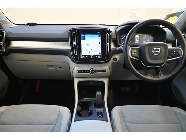 XC40 T4 モメンタム パノラマサンルーフ サンダーグレー/ホワイトルーフ(現在設定なし) パワーバックドア メーカー装着ナビ/TV 360°ビューカメラ アップルカープレイ対応 アダプティブクルーズコントロール(3枚目)