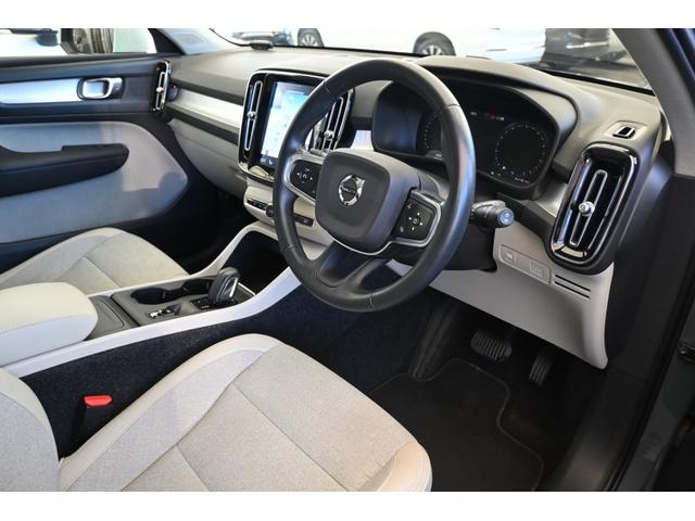 XC40 T4 モメンタム パノラマサンルーフ サンダーグレー/ホワイトルーフ(現在設定なし) パワーバックドア メーカー装着ナビ/TV 360°ビューカメラ アップルカープレイ対応 アダプティブクルーズコントロール(10枚目)