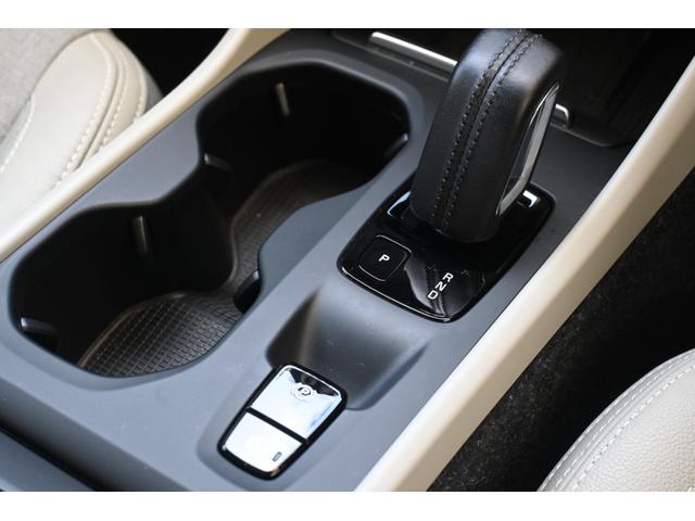 XC40 T4 モメンタム パノラマサンルーフ サンダーグレー/ホワイトルーフ(現在設定なし) パワーバックドア メーカー装着ナビ/TV 360°ビューカメラ アップルカープレイ対応 アダプティブクルーズコントロール(20枚目)